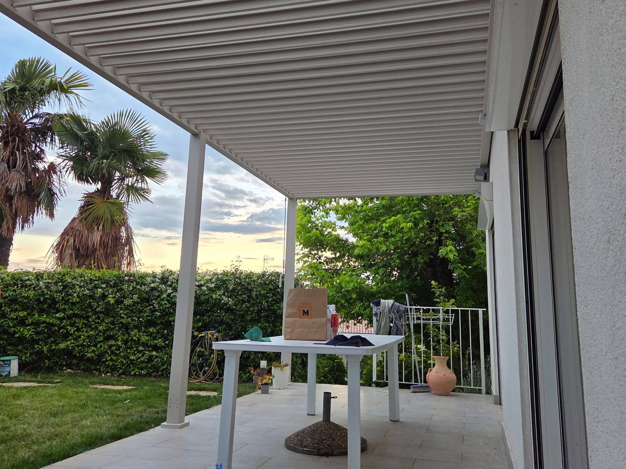 Bioklimatska pergola — Pergola Lux